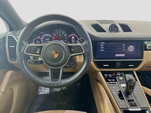 Used 2023 Porsche Cayenne Platinum Edition image 26
