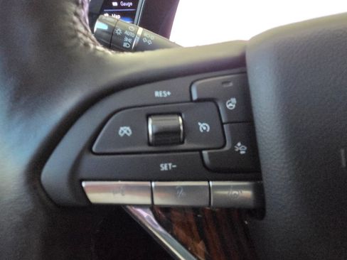Used 2023 Cadillac Escalade ESV Premium Luxury AWD/4WD image 35