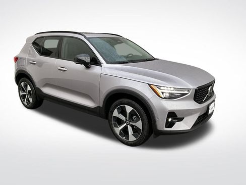New 2026 Volvo XC40 B5 Plus w/ Protection Package Premier image 6