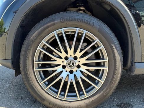 Used 2023 Mercedes-Benz GLC 300 4MATIC image 11