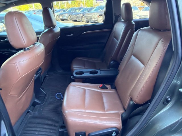 Used 2018 Toyota Highlander Limited Platinum AWD/4WD image 12