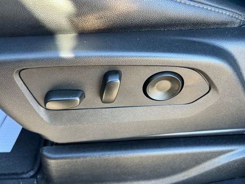 Used 2025 Chevrolet Suburban Z71 image 14