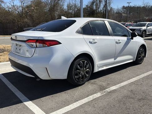 Used 2022 Toyota Corolla LE image 5