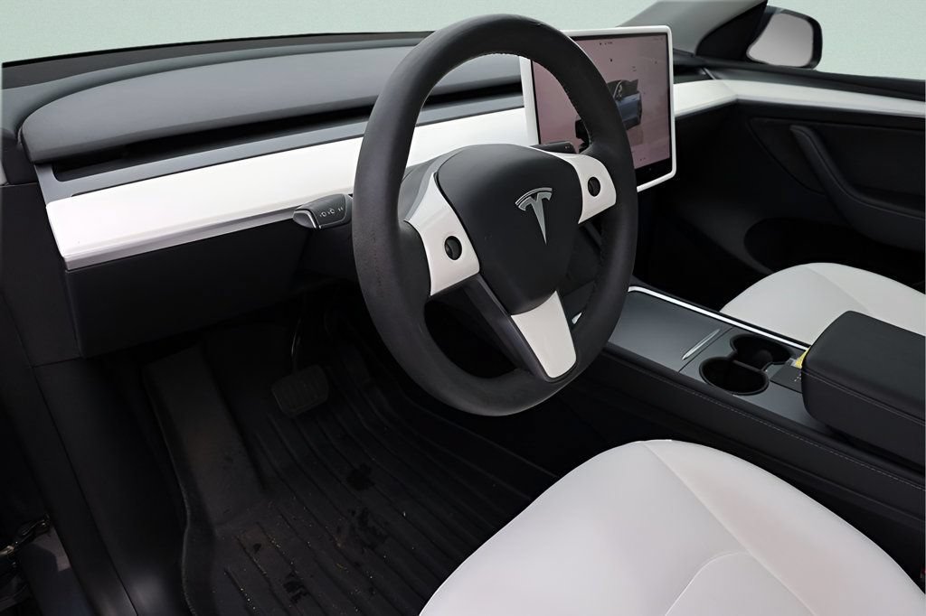 Used 2023 Tesla Model Y Long Range AWD/4WD image 18