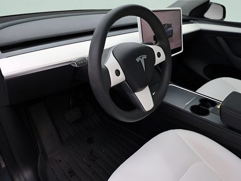Used 2023 Tesla Model Y Long Range AWD/4WD image 18