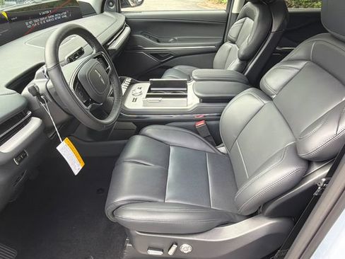 New 2027 Lincoln Navigator Premiere RWD image 10