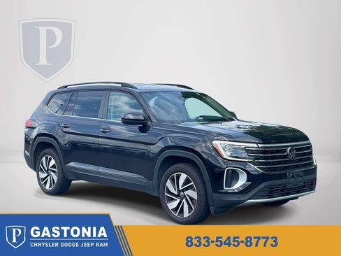 Used 2025 Volkswagen Atlas SE AWD/4WD image 1