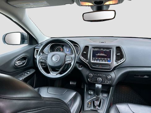 Used 2019 Jeep Cherokee Trailhawk w/ Cold Weather Group AWD/4WD image 17