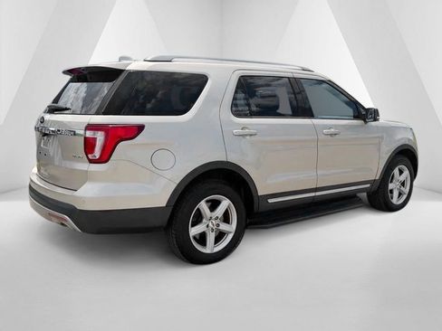 Used 2017 Ford Explorer XLT AWD/4WD image 7
