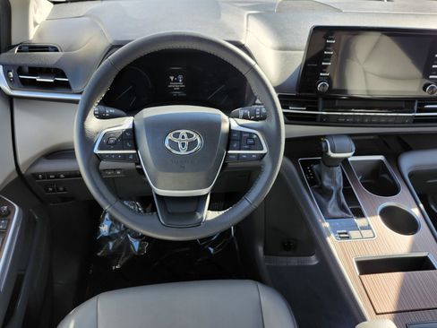 Used 2024 Toyota Sienna XLE w/ XLE Plus Package image 28