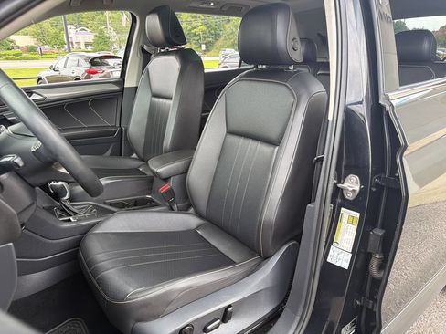 Used 2022 Volkswagen Tiguan SE w/ Panoramic Sunroof Package FWD image 26