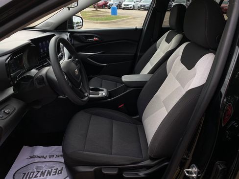 Used 2024 Chevrolet Trax LS w/ LS Convenience Package image 10