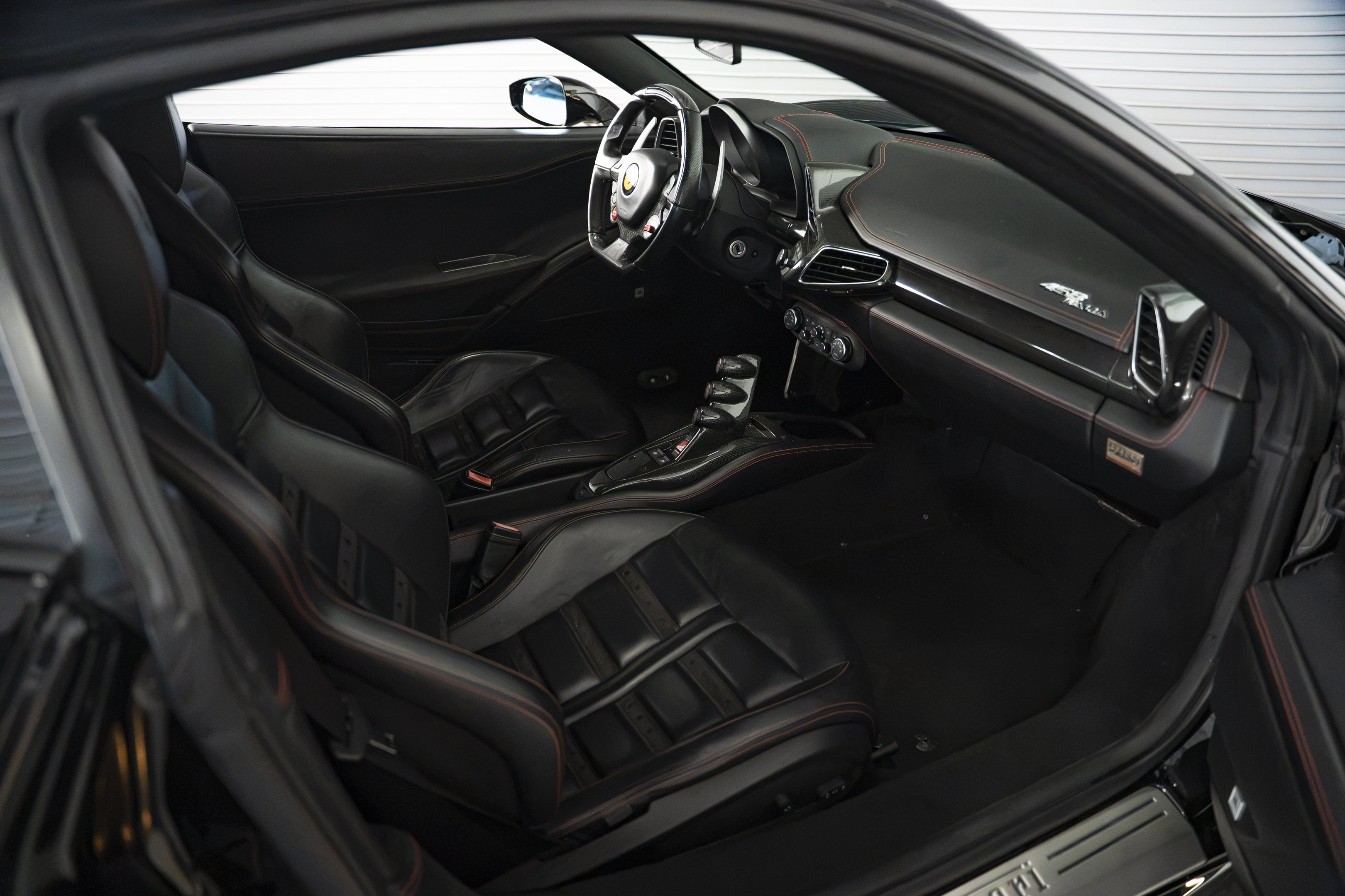 Used 2011 Ferrari 458 Italia Coupe RWD image 26