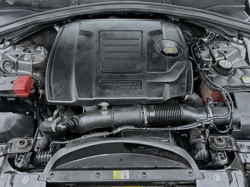 Used 2020 Jaguar F-PACE Premium image 32