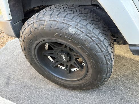 Used 2015 Jeep Wrangler Unlimited Sahara w/ Connectivity Group image 13