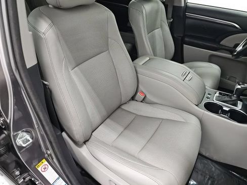 Used 2015 Toyota Highlander Limited w/ Driver Technology Package AWD/4WD image 42