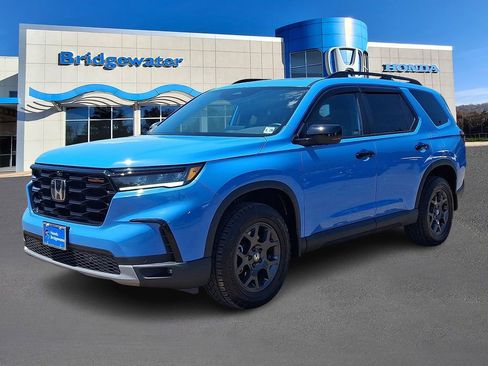 Used 2025 Honda Pilot TrailSport image 3