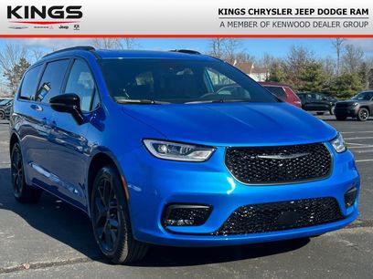 New 2026 Chrysler Pacifica Limited w/ S Appearance Package