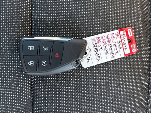 Used 2025 Chevrolet Traverse LT w/ Driver Confidence Package AWD/4WD image 34