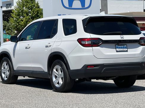 Certified 2024 Honda Pilot LX image 3