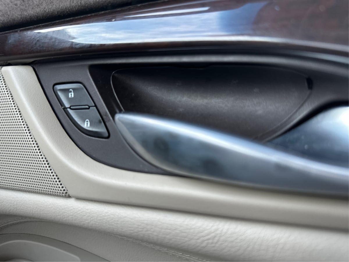 Used 2016 Cadillac Escalade Luxury AWD/4WD image 13