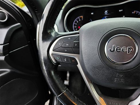 Used 2020 Jeep Grand Cherokee Altitude image 11