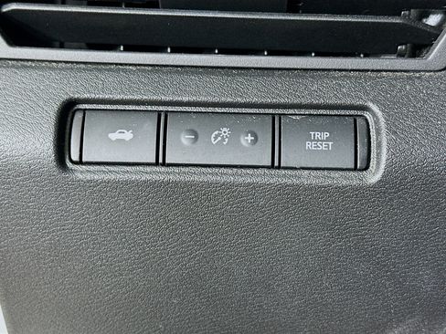 Used 2024 Nissan Altima 2.5 SR FWD image 17