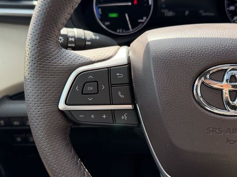 Used 2024 Toyota Sienna Platinum AWD/4WD image 22