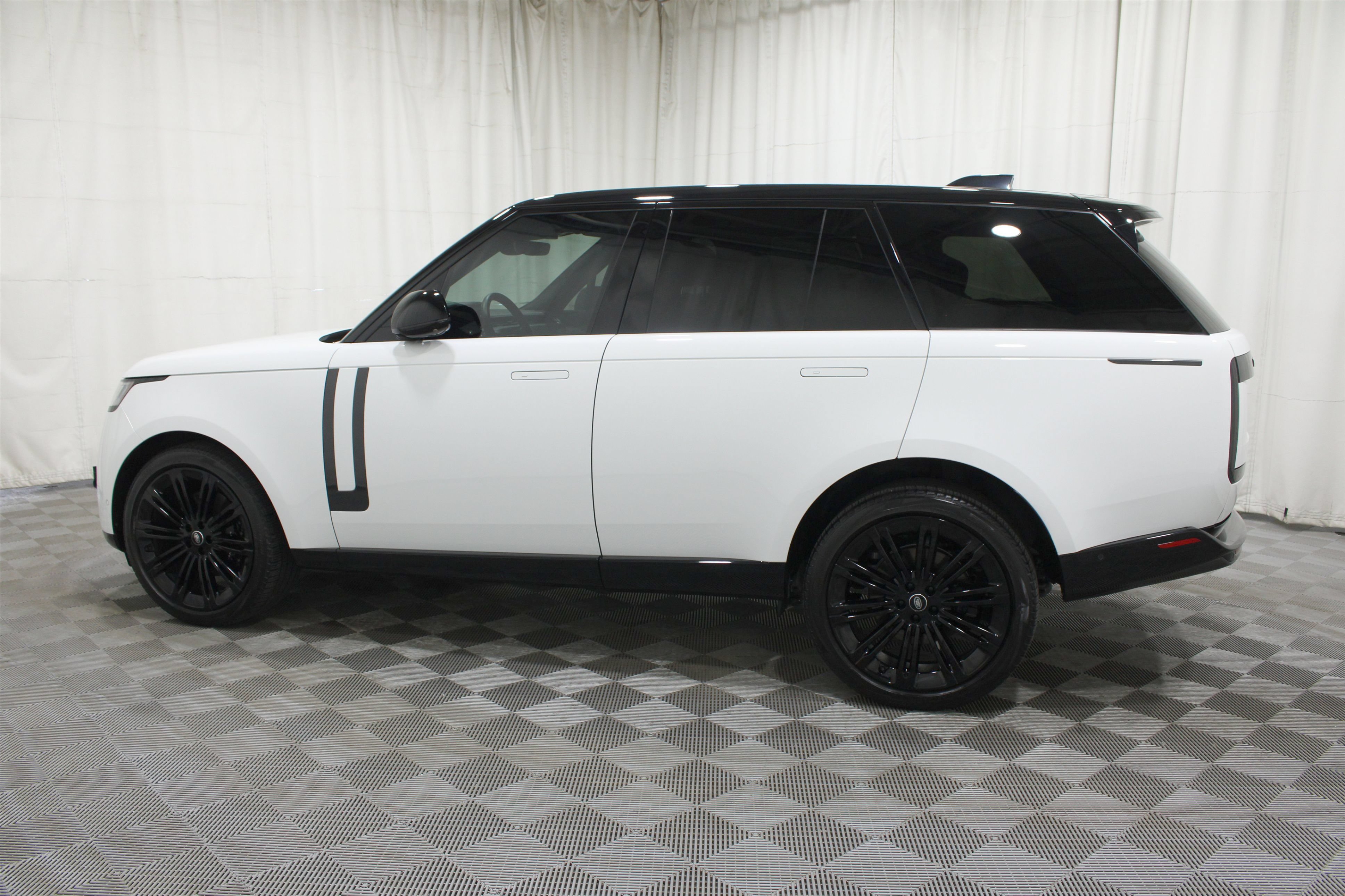 Used 2024 Land Rover Range Rover SE AWD/4WD image 39
