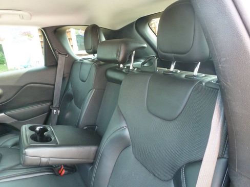 Used 2019 Jeep Cherokee Limited AWD/4WD image 26