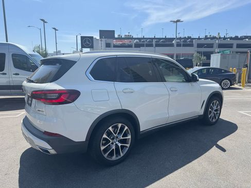 Used 2021 BMW X5 xDrive40i w/ Convenience Package image 3