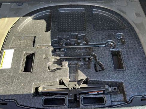 Used 2020 Toyota Camry LE image 30