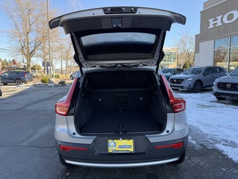 Used 2023 Volvo XC40 B5 Plus image 33