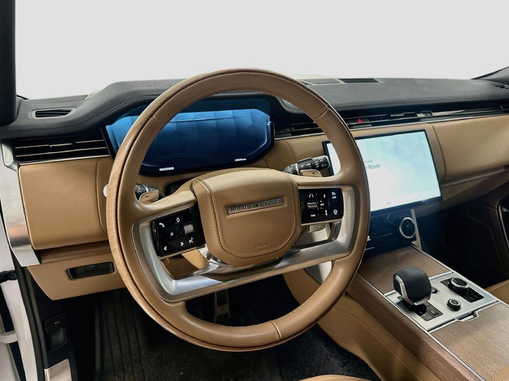 Used 2023 Land Rover Range Rover SE AWD/4WD image 4