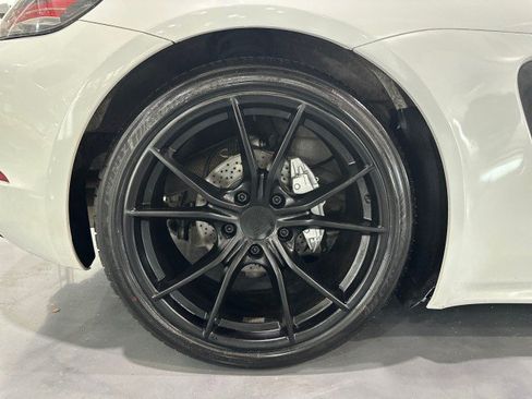 Used 2017 Porsche 718 Boxster RWD image 9