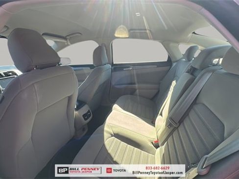 Used 2020 Ford Fusion SE image 12