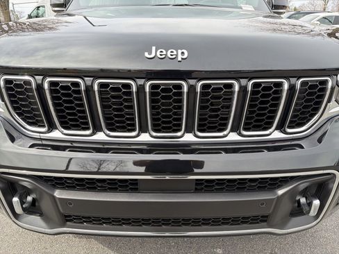 Used 2023 Jeep Grand Cherokee Overland image 12