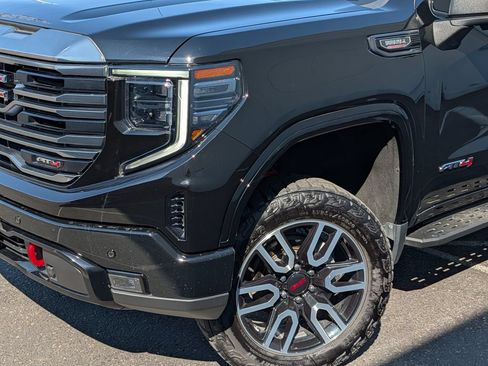 Used 2024 GMC Sierra 1500 AT4 w/ Technology Package AWD/4WD image 14