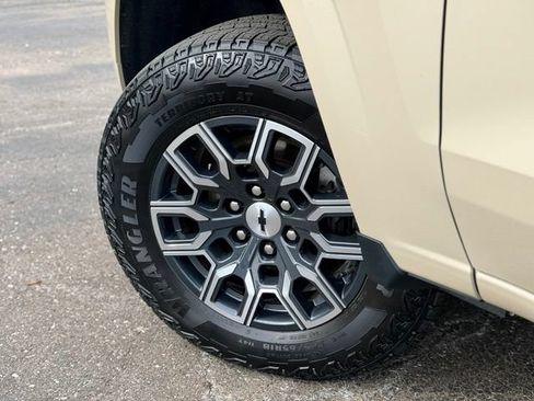 Used 2023 Chevrolet Colorado Z71 w/ Z71 Convenience Package 2 AWD/4WD image 27