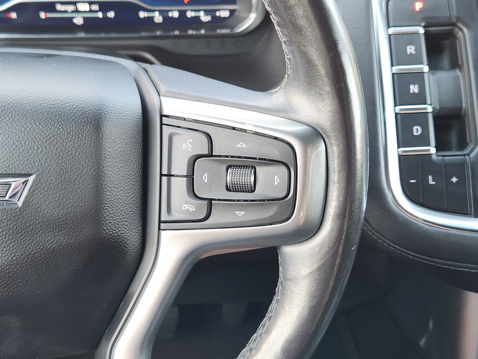Used 2022 Chevrolet Tahoe Z71 w/ Luxury Package AWD/4WD image 39