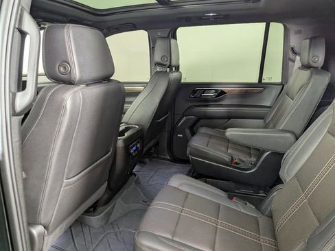 Used 2025 Chevrolet Suburban High Country image 18