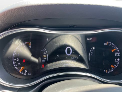 Used 2021 Jeep Grand Cherokee Laredo X image 11