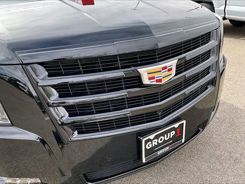 Used 2020 Cadillac Escalade Luxury w/ Escalade Sport Edition image 30