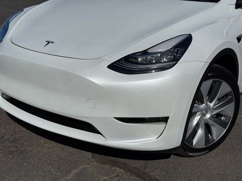 Used 2023 Tesla Model Y Long Range image 3