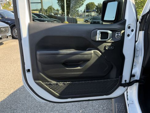 Used 2024 Jeep Wrangler Unlimited w/ Convenience Group AWD/4WD image 14