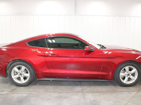 Used 2018 Ford Mustang Coupe RWD image 11