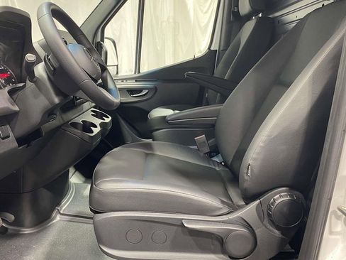 Used 2025 Mercedes-Benz Sprinter 2500 image 17