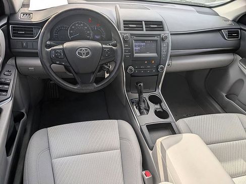 Used 2015 Toyota Camry LE image 29