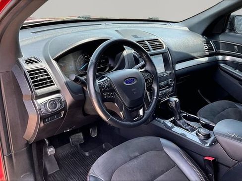 Used 2019 Ford Explorer XLT w/ Equipment Group 202A AWD/4WD image 13