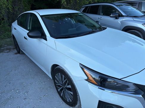 Used 2025 Nissan Altima 2.5 SV FWD image 4